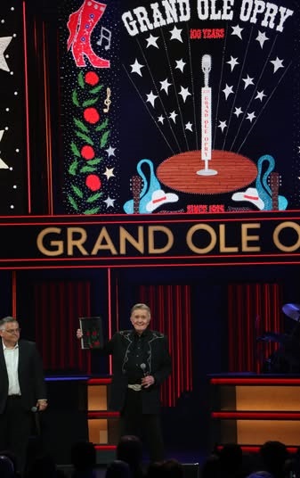 ASBillAndersoncelebratea64yearsattheGrandOleOpryJul2025.jpg