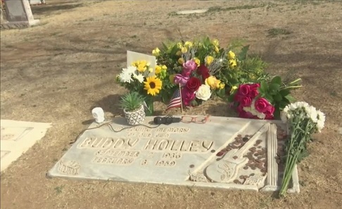 ASBuddyHollyGravesite1959.jpg