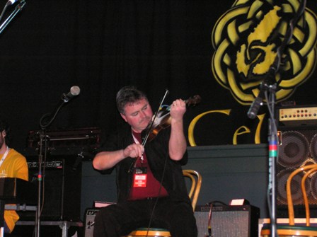 ASHowieMacDonaldperformingatECMA2005.jpg