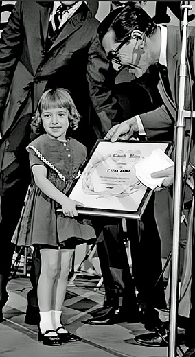 ASJulieDickwithPatsyClinresAwardNov11963.jpg