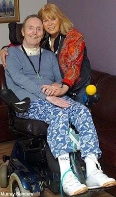 ASMikeSmithanearquadriplegicSept132003.jpg