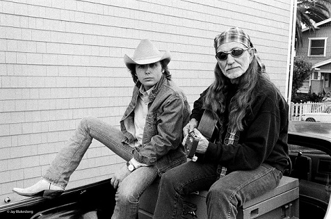 AsDwightYoakmandWillieNelsoninSantaMonica1995.jpg